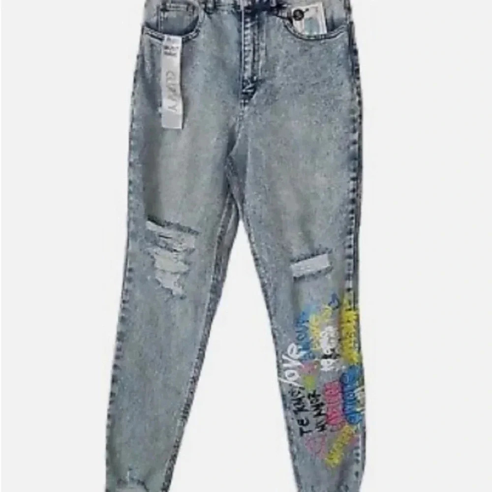 TINSELTOWN Women's size 7 High Rise Mom Jeans Painted Leg Detail Light Wash Blue